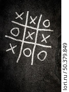 Noughts and Crosses game on paving. Стоковое фото, агентство Ingram Publishing / Фотобанк Лори