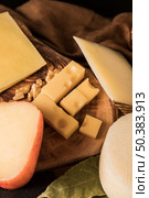 cheese platter with different cheeses walnut. Стоковое фото, агентство Ingram Publishing / Фотобанк Лори