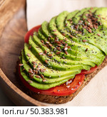 close up delicious avocado toast plate. Стоковое фото, агентство Ingram Publishing / Фотобанк Лори