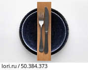 flat lay dark dinnerware with fork knife. Стоковое фото, агентство Ingram Publishing / Фотобанк Лори