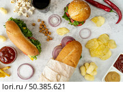 top view sandwiches hamburger. Стоковое фото, агентство Ingram Publishing / Фотобанк Лори