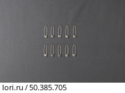 view safety pins arrangement. Стоковое фото, агентство Ingram Publishing / Фотобанк Лори