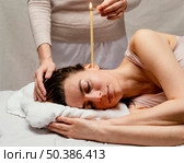 close up therapist using candle. Стоковое фото, агентство Ingram Publishing / Фотобанк Лори