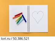 crayons notebook. Стоковое фото, агентство Ingram Publishing / Фотобанк Лори