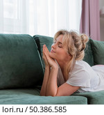 daydreaming self care home concept. Стоковое фото, агентство Ingram Publishing / Фотобанк Лори
