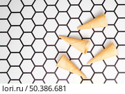 empty waffle cones hexagon background. Стоковое фото, агентство Ingram Publishing / Фотобанк Лори