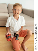 front view kid playing with electric car. Стоковое фото, агентство Ingram Publishing / Фотобанк Лори