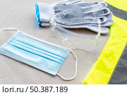 high view safety construction gloves medical mask. Стоковое фото, агентство Ingram Publishing / Фотобанк Лори