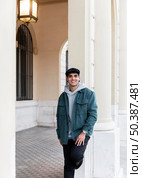 medium shot smiley man posing outdoors. Стоковое фото, агентство Ingram Publishing / Фотобанк Лори