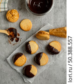 top view alfajores with chocolate. Стоковое фото, агентство Ingram Publishing / Фотобанк Лори