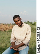young man posing outdoor 8. Стоковое фото, агентство Ingram Publishing / Фотобанк Лори