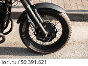 close up front motorcycle wheel. Стоковое фото, агентство Ingram Publishing / Фотобанк Лори