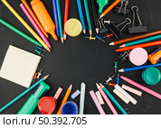 office supplies lying circle. Стоковое фото, агентство Ingram Publishing / Фотобанк Лори