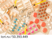 syringe pills blister packs. Стоковое фото, агентство Ingram Publishing / Фотобанк Лори