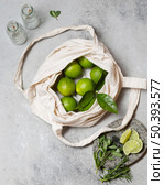top view limes tote bag. Стоковое фото, агентство Ingram Publishing / Фотобанк Лори