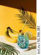 high angle drink bananas arrangement. Стоковое фото, агентство Ingram Publishing / Фотобанк Лори