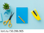 notepad stapler flat lay. Стоковое фото, агентство Ingram Publishing / Фотобанк Лори