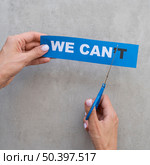 we cant message card being cut with scissor. Стоковое фото, агентство Ingram Publishing / Фотобанк Лори