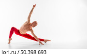 full shot performer with copy space. Стоковое фото, агентство Ingram Publishing / Фотобанк Лори