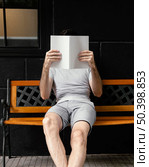 man reading interesting book 6. Стоковое фото, агентство Ingram Publishing / Фотобанк Лори
