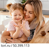 mother spending time together with her daughter home 2. Стоковое фото, агентство Ingram Publishing / Фотобанк Лори