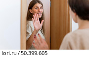 women saying goodbye each other using sign language. Стоковое фото, агентство Ingram Publishing / Фотобанк Лори