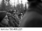 Москва, СССР, - 29 октября 1984: церемония перезахоронение праха Федора Шаляпина на Новодевичьем кладбище, в черном кепе сын - Фёдор Фёдорович Шаляпин. Редакционное фото, фотограф Михаил Дружинин / Фотобанк Лори