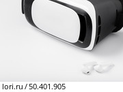 high angle arrangement with vr glasses. Стоковое фото, агентство Ingram Publishing / Фотобанк Лори