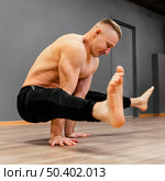 male breakdance performance 3. Стоковое фото, агентство Ingram Publishing / Фотобанк Лори