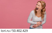 portrait female laughs copy space. Стоковое фото, агентство Ingram Publishing / Фотобанк Лори