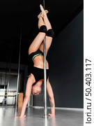 woman performance pole dance 2. Стоковое фото, агентство Ingram Publishing / Фотобанк Лори