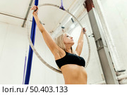 woman performing trapeze 2. Стоковое фото, агентство Ingram Publishing / Фотобанк Лори