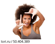 Afro-American young woman doing framing with her fingers in fornt of the face,  isolated on white. Стоковое фото, агентство Ingram Publishing / Фотобанк Лори