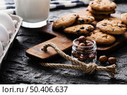 jar with nuts delicious cookies. Стоковое фото, агентство Ingram Publishing / Фотобанк Лори