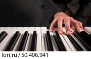 person playing digital piano close up. Стоковое фото, агентство Ingram Publishing / Фотобанк Лори
