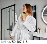positive young woman bathrobe 4. Стоковое фото, агентство Ingram Publishing / Фотобанк Лори
