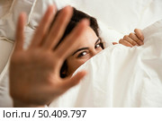 top view woman hiding sheets home. Стоковое фото, агентство Ingram Publishing / Фотобанк Лори
