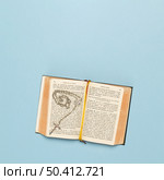 copy space holy book necklace. Стоковое фото, агентство Ingram Publishing / Фотобанк Лори