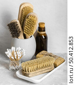 eco friendly cleaning products set with brushes cotton swabs. Стоковое фото, агентство Ingram Publishing / Фотобанк Лори