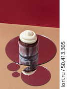 high angle cupcake mirror. Стоковое фото, агентство Ingram Publishing / Фотобанк Лори