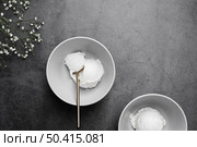 top view bowls with vanilla flavored ice cream. Стоковое фото, агентство Ingram Publishing / Фотобанк Лори