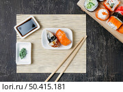 top view traditional japanese sushi. Стоковое фото, агентство Ingram Publishing / Фотобанк Лори