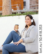 chubby girl enjoying coffee outdoors 6. Стоковое фото, агентство Ingram Publishing / Фотобанк Лори