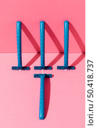 disposable plastic blue razor blades 2. Стоковое фото, агентство Ingram Publishing / Фотобанк Лори