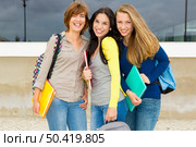Happy group of students in the school . Стоковое фото, агентство Ingram Publishing / Фотобанк Лори
