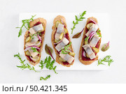 Sandwiches, toasts with salted herring and beetroot pate, top view. Стоковое фото, агентство Ingram Publishing / Фотобанк Лори