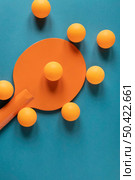top view ping pong paddle with new balls. Стоковое фото, агентство Ingram Publishing / Фотобанк Лори