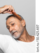 close up senior man combing his hair. Стоковое фото, агентство Ingram Publishing / Фотобанк Лори