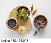 flat lay herbs spices medicinal purpose. Стоковое фото, агентство Ingram Publishing / Фотобанк Лори