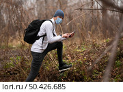 man with face mask woods. Стоковое фото, агентство Ingram Publishing / Фотобанк Лори